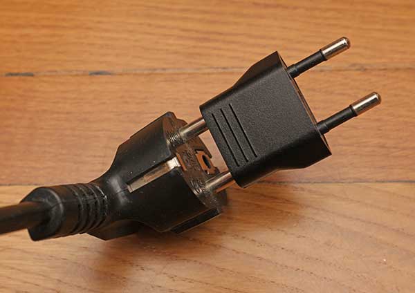 2-AC-adapter.jpg.60874875d2d5b1766305a5c43773c802.jpg