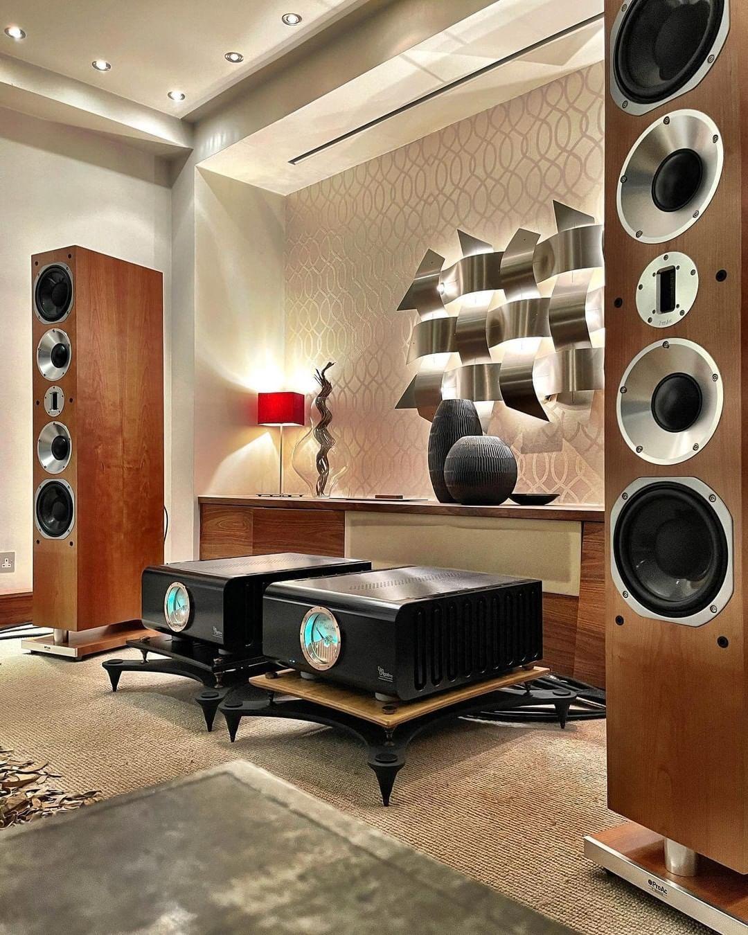 Звуковая система. Красивая аудиосистема. Аудиосистема класса Hi-Fi авто. Сборная аудиосистема. Аудиосистема Scott.