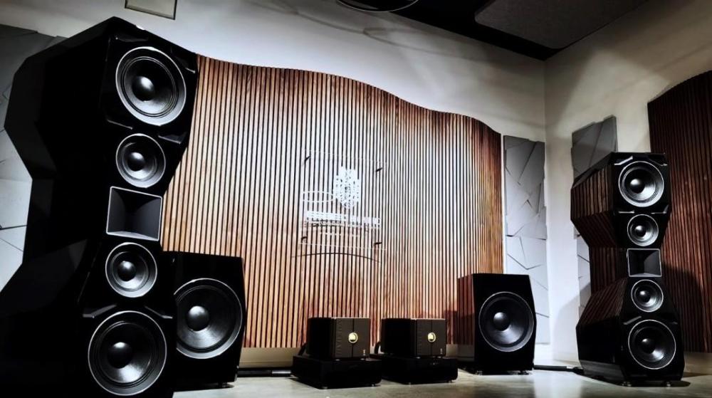 Göbel_High_End_new_factory_listening_room_report_review_matej_isak_mono_and_stereo_2023_high_end_audiophile_luxury_audio_music_-5_edit_79958920275298_copy_1075x600.jpg