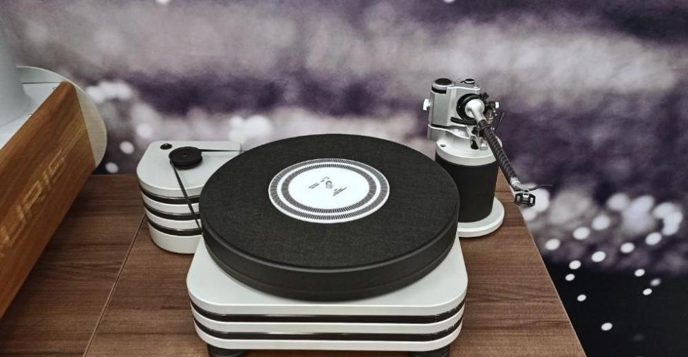 Auris_Audio_Turntable_Tonearm_hawk_bayadere_review_matej_isak_mono_and_stereo_2023_high_end_audiophile_luxury_audio_music_ - 8_edit_265331411507950.jpg