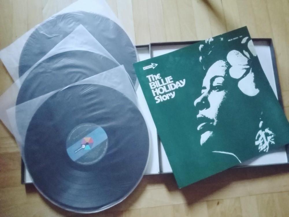 slika-billie-holiday-billie-holiday-story-3lp-box-setjapan_slika_O_409185849.jpg